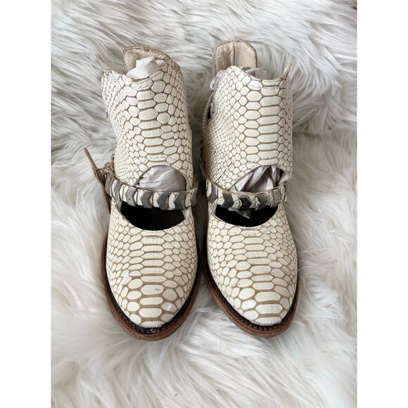 NWT FREEBIRD BY STEVEN Blade Leather Booties White Croc 9 - Picture 5 of 12